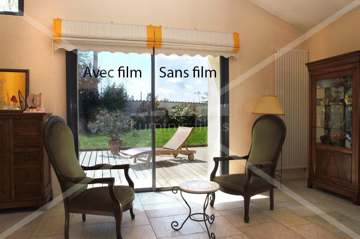 Ce film miroir sans tain clair vous protège du vis-à-vis lointain