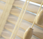 stores venitien bois