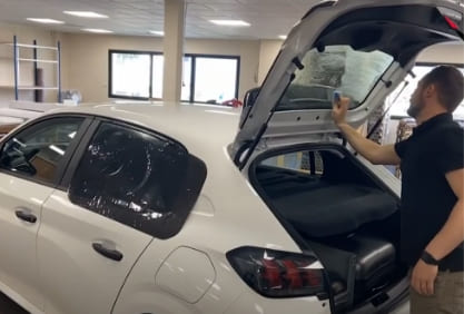 machen Sie sich selbst zum Vorbild für das gestochen scharfe Glas der Heckleuchte