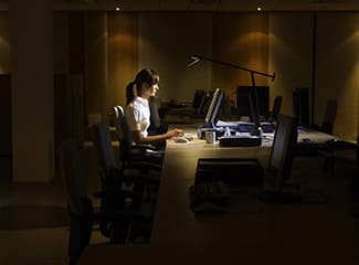 Image : Comment plonger une pièce dans le noir malgré la présence de fenêtres ? Image : Comment plonger une pièce dans le noir malgré la présence de fenêtres ?
