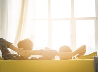 Image : Comment éviter de baisser mes volets en été lorsqu'il fait trop chaud ? Image : Comment éviter de baisser mes volets en été lorsqu'il fait trop chaud ?