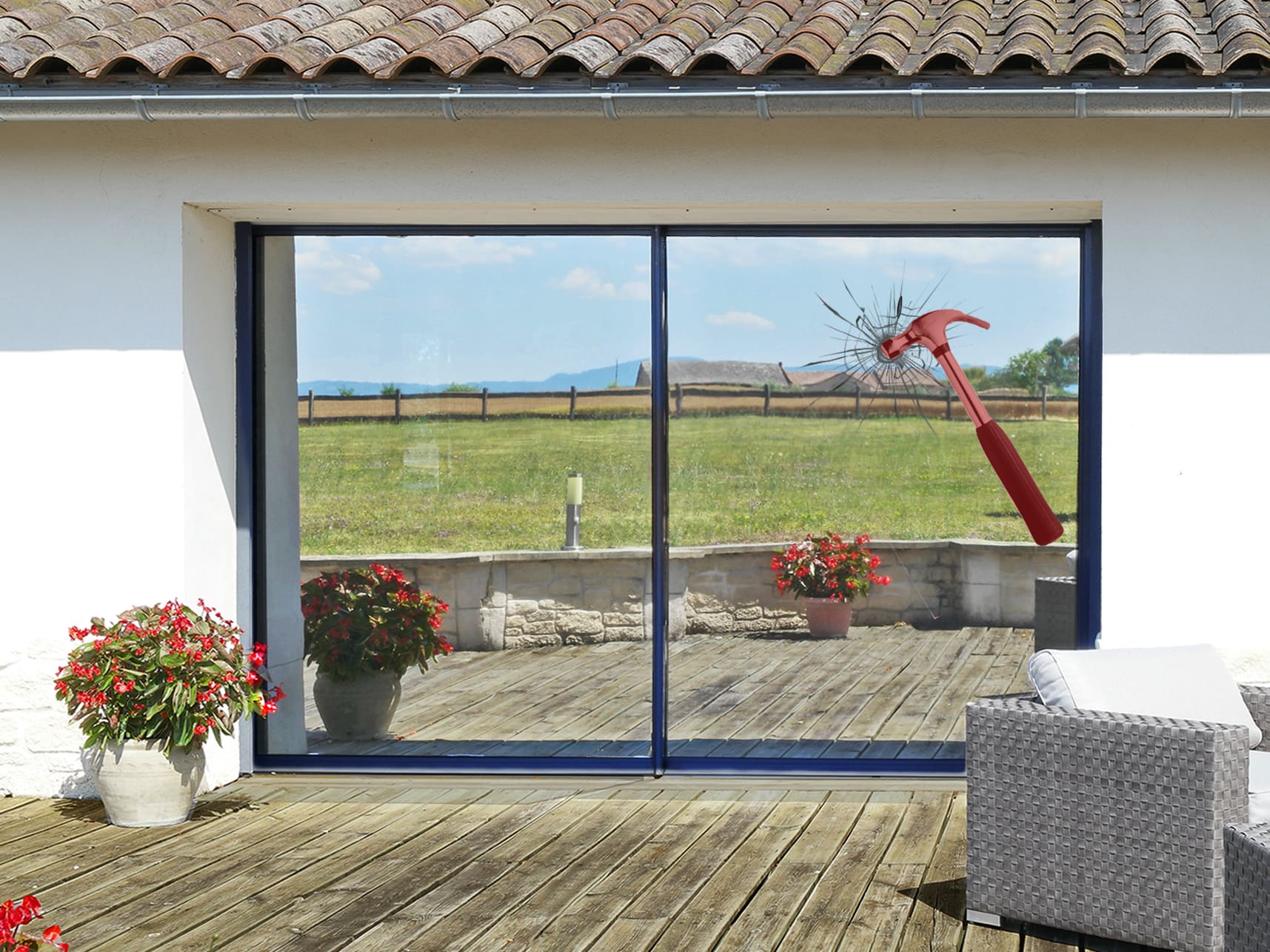 - Luminis Films - Individual Glazing equipped with silver metallic heat protection film and safety glass for exterior view