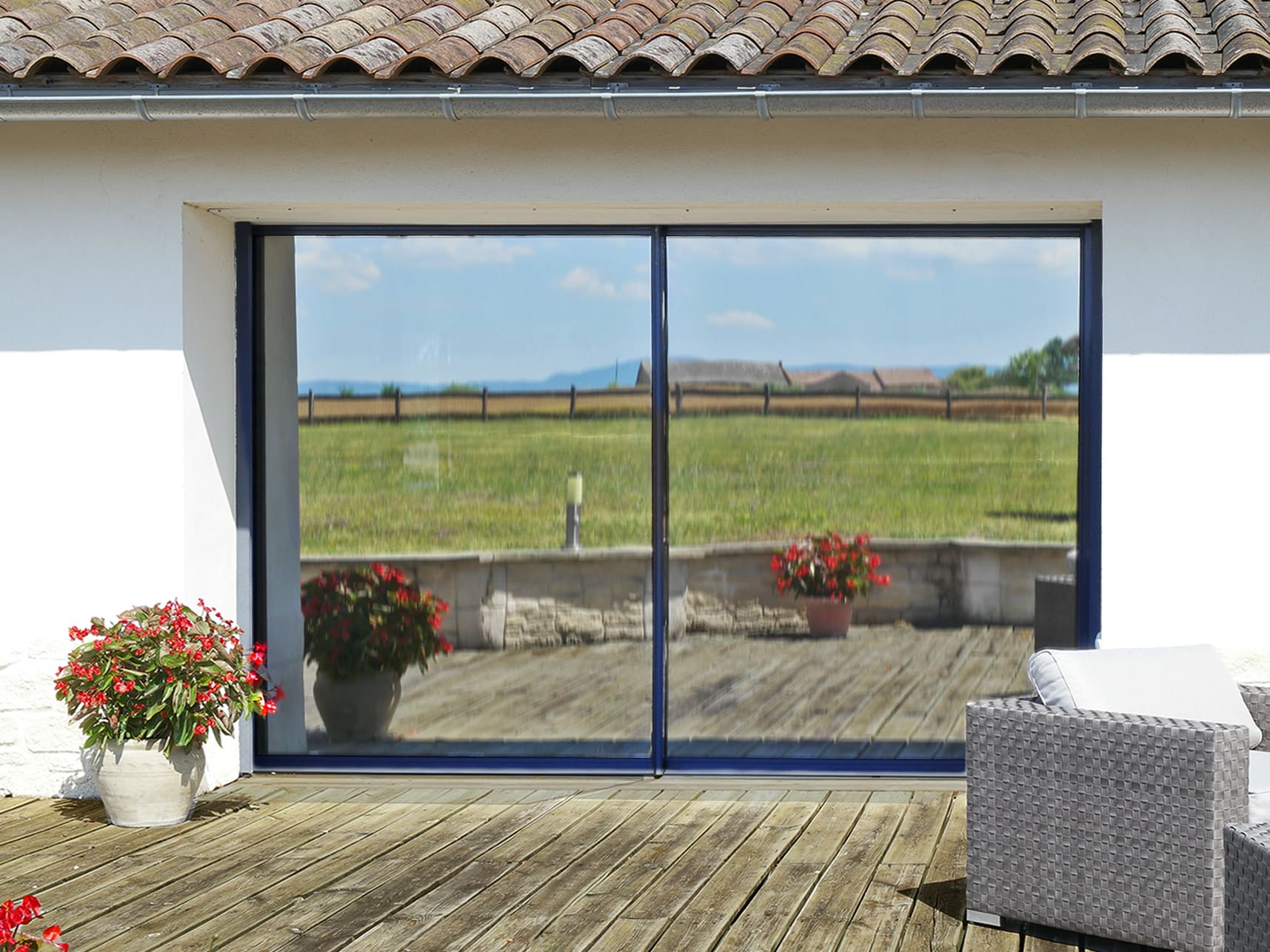 - Luminis Films - Individual Glazing equipped with grey solar repositionable film for exterior view