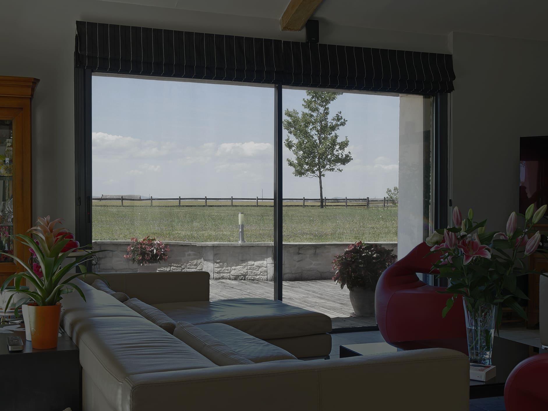 - Luminis Films - Particulier Vue intérieure avec et sans le film de protection solaire noir foncé