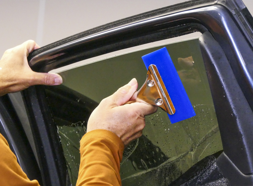 Raclette avec manche type Blue Max pour une bonne prise en main - Variance Auto  Raclette avec manche type Blue Max pour une bonne prise en main - Variance Auto